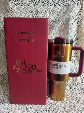 Lainey Wilson Stanley Metallic Gold & Berry Quencher Tumbler with Handle